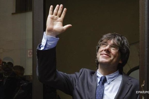 Испанский суд выдал европейский ордер на арест Пучдемона