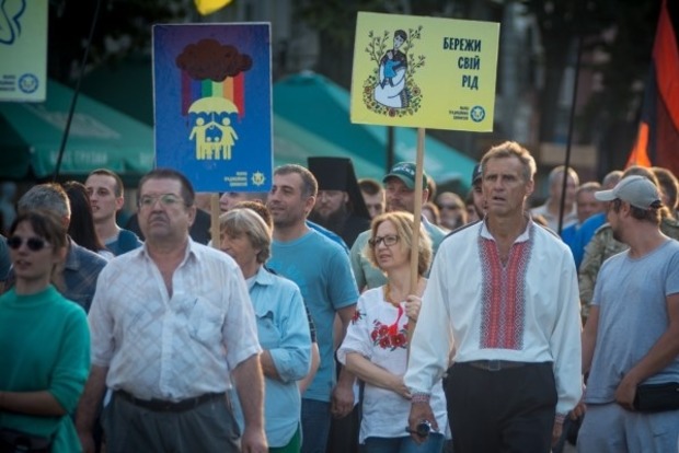 ﻿В ответ на ЛГБТ-марш в Одессе провели «ходу за традиционные ценности»