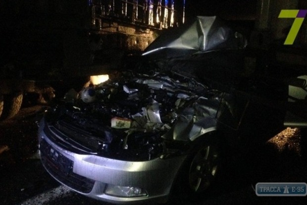 ДТП под Одессой: водитель грузовика уничтожил иномарку