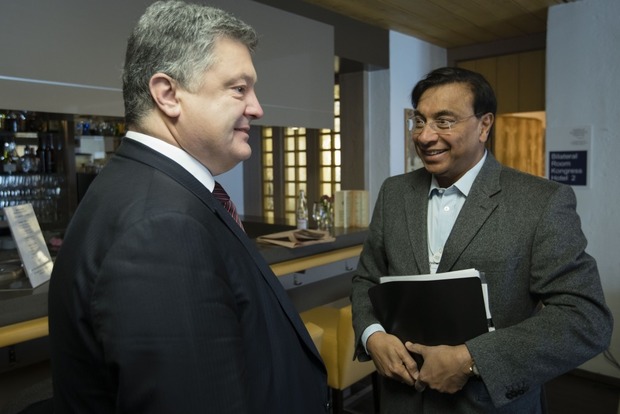 В Давосе Порошенко призвал западные компании участвовать в приватизации в Украине
