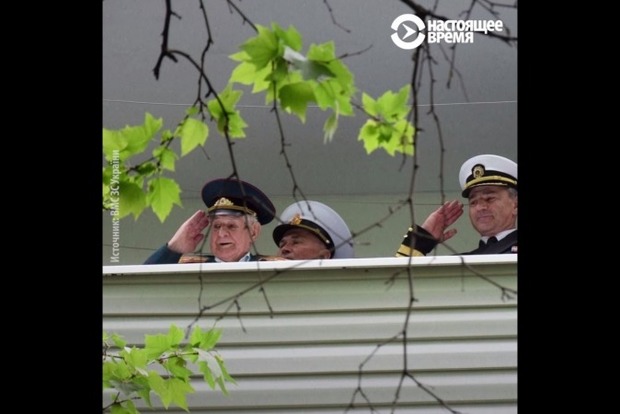 В Одессе военный оркестр сыграл 97-летнему ветерану у его дома