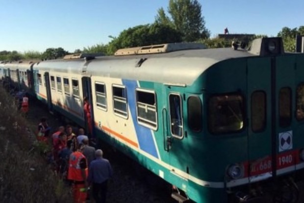 В Италии произошло лобовое столкновение двух поездов, есть пострадавшие