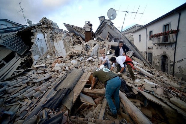 В центральной Италии произошло 6-балльное землетрясение, 14 погибших (фото)