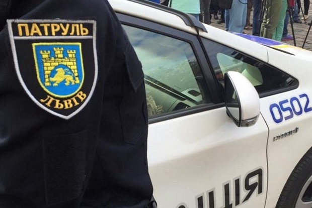 ﻿У Львові звільняють поліцейських за бійку в нічному клубі