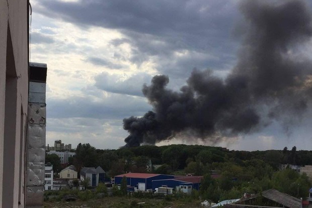 В Пушкинском парке Киева загорелся ресторан