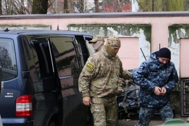 Захоплення українських моряків: п'ятьох військових залишили під арештом