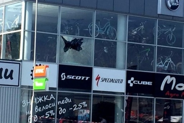 В Мукачево из гранатомета обстреляли магазин