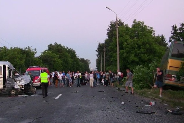  В Черновцах столкнулись два автобуса: один водитель погиб, есть пострадавшие