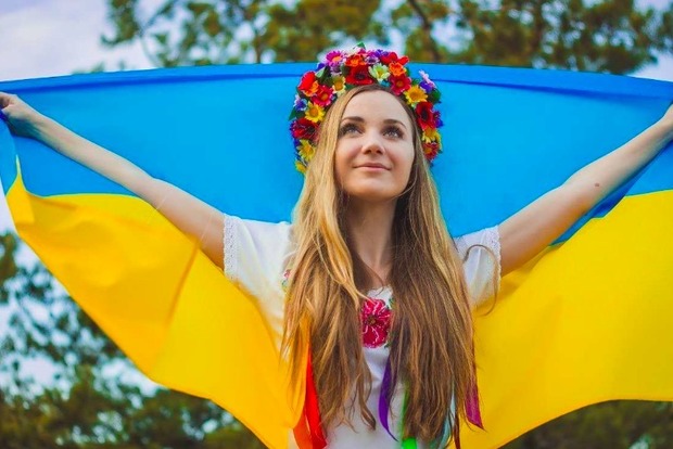В Черниговской области установили новый рекорд Украины: в селе подняли 317 флагов