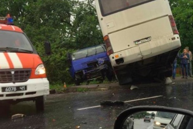 В Ивано-Франковской области произошло крупное ДТП с автобусом