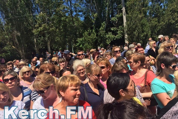 Працівники «Керченського металургійного заводу» влаштували мітинг, вимагають від окупантів зарплати