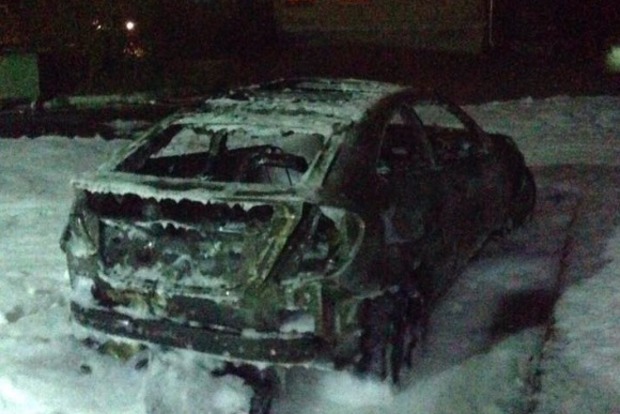 У Києві вночі спалили автомобіль дружини мера Глухова