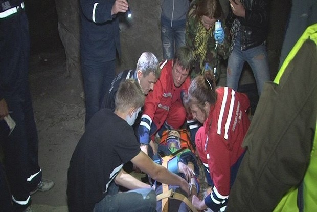 Во Львовской области со скалы упал 18-летний парень