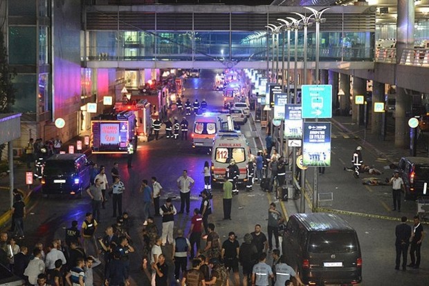 В Турции арестовали семь человек, которых подозревают в причастности к теракту в аэропорту Стамбула