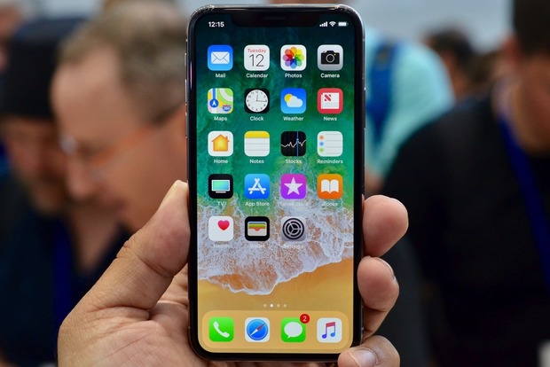 Apple выпустит дешевую версию iPhone X «для нищих»