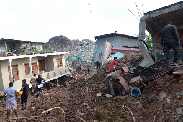 На Шри-Ланке под горами мусора погибли 16 человек