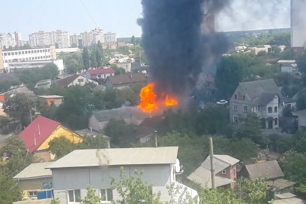 У Мережі показали момент вибуху на київській СТО