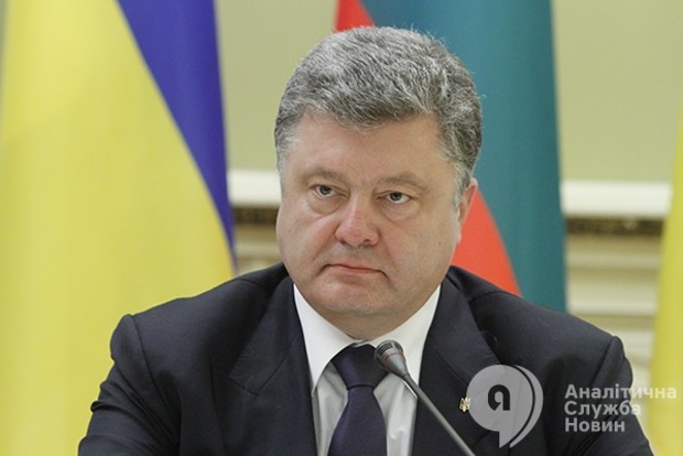 Порошенко призывает Кабмин, ГПУ и НАБУ не медлить в борьбе с коррупцией