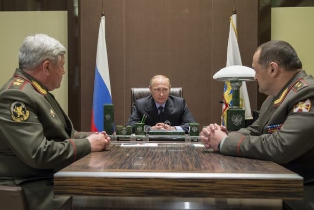 Путин уволил 10 генералов и двух прокуроров областей