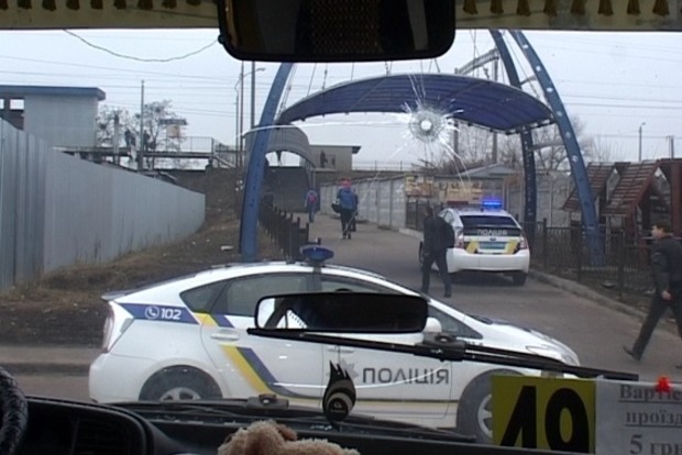 Появилось видео преследования мужчины, угнавшего маршрутку в Киеве