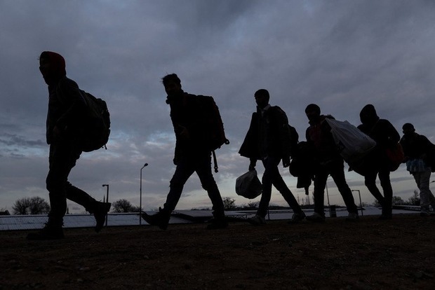 После публикации решения правительства Великобритании Ирландия столкнулась с наплывом нелегальных мигрантов, бегущих от высылки