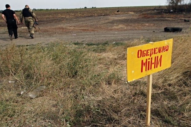 Двое бойцов ВСУ погибли, подорвавшись на мине возле Песков