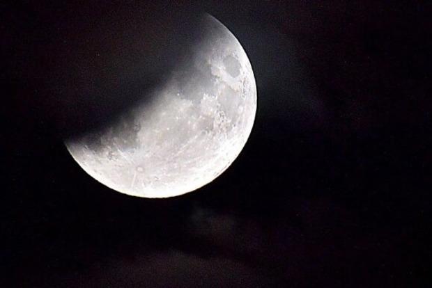 Лунное затмение 19 ноября: астролог рассказал, какой ритуал на удачу следует провести