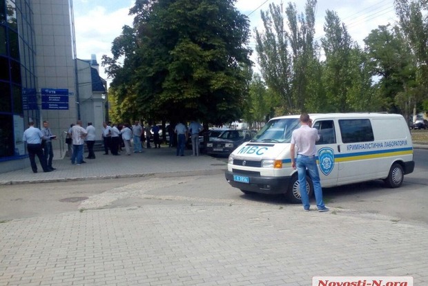 В центре Николаева стреляли: неизвестные похитили у клиентов банка 2,6 млн грн