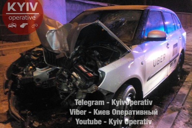 Позбавлений прав водій таксі Uber влаштував ДТП в Києві