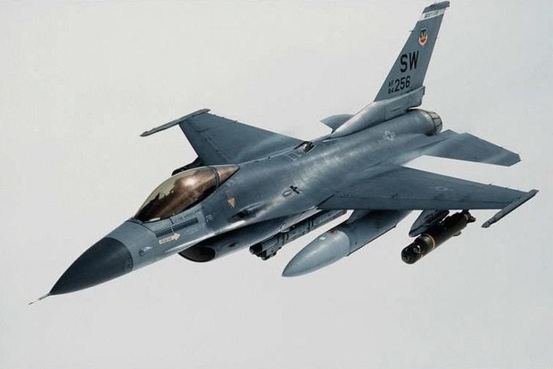 Вчера не рассмотрели: истребители НАТО опять подлетели к самолету Шойгу
