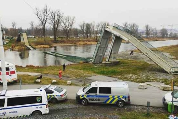 В Праге рухнул мост, много пострадавших: первые фото трагедии