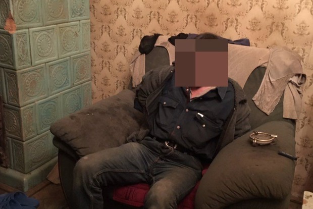 Мужчина устроил стрельбу во Львове и спрятался в шкафу
