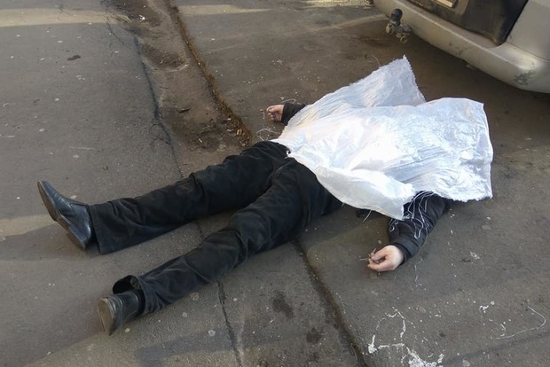 У центрі Одеси посеред вулиці помер чоловік