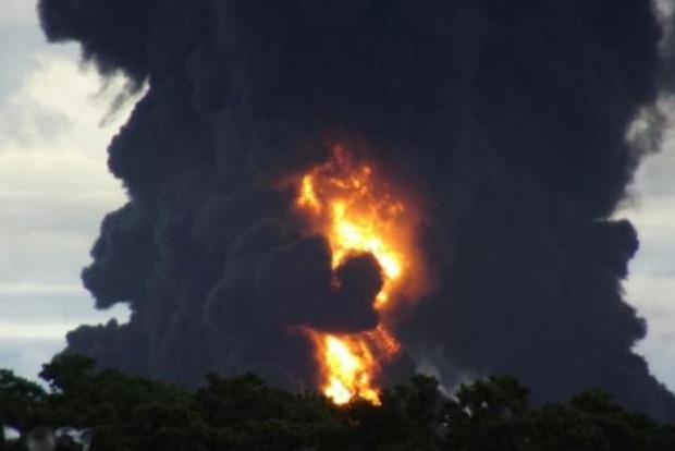 В Мексике на нефтеперерабатывающем заводе произошел крупный пожар