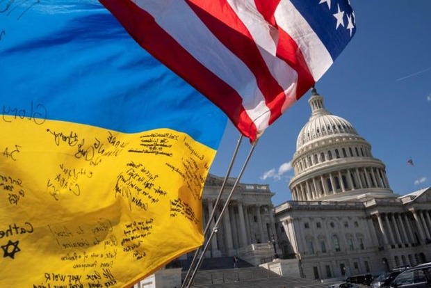 Палата представителей США уверенно одобрила выделение $61 млрд на поддержку Украины, в том числе военную