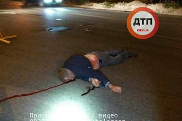 В Киеве пьяный пешеход погиб, бросившись под колеса авто