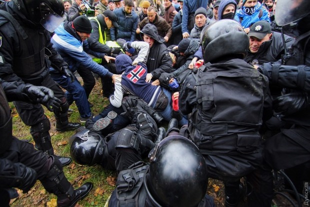 Полиция: В столкновениях в Одессе пострадали 6 полицейских