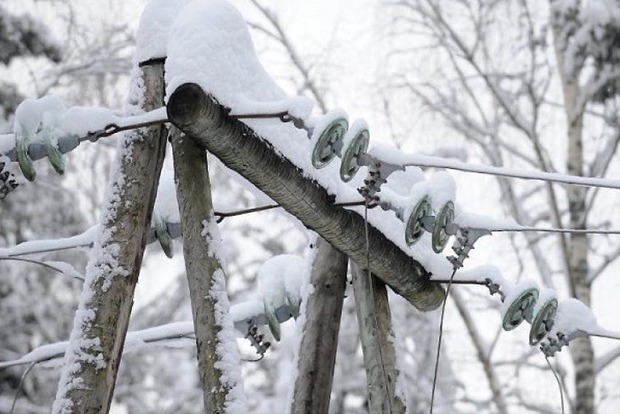 Снежный коллапс: почти 500 населенных пунктов остались без света