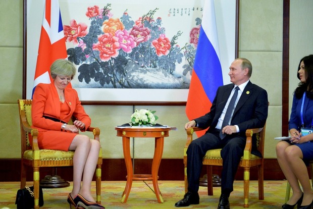 Прем'єр Великої Британії «забула» подати руку Путіну на зустрічі G20