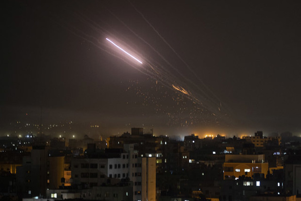 На Ближнем Востоке продолжается активное противостояние: ХАМАС выпустил больше сотни ракет за вечер