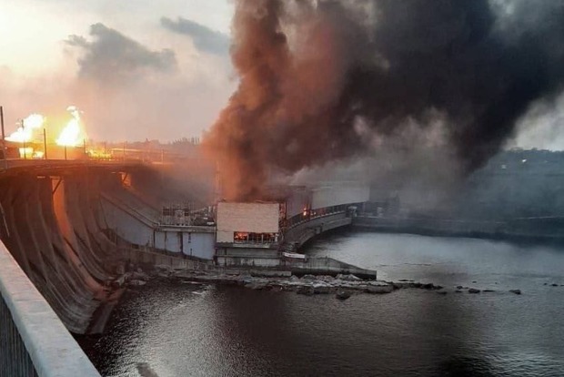 По ДнепроГЭС было два прямых попадания, ГЭС-2 в критическом состоянии