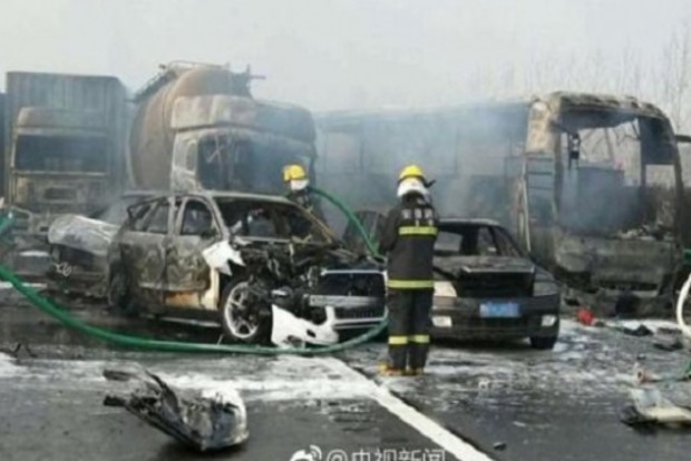 ДТП с участием 30 авто в Китае: погибло 18 человек