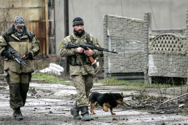 Стягивают технику: Плотницкий забаррикадировался в Луганской ОГА