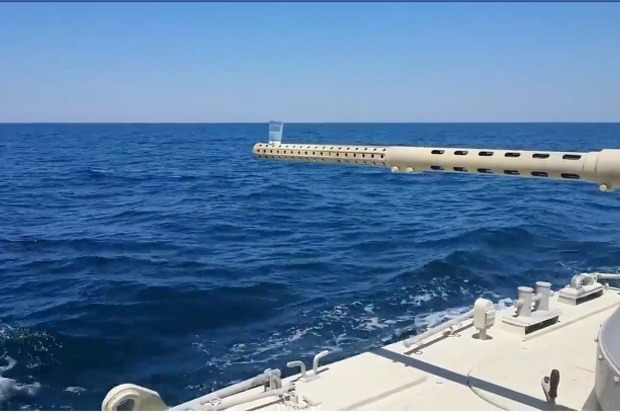 Стакан не расплескает: моряки похвастались отличной стабилизацией пушки Гюрза-М 