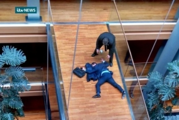 После дебатов в стенах Европарламента британский депутат попал в больницу