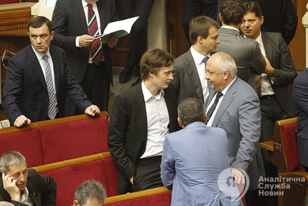 Порошенко проведе засідання з депутатами своєї партії