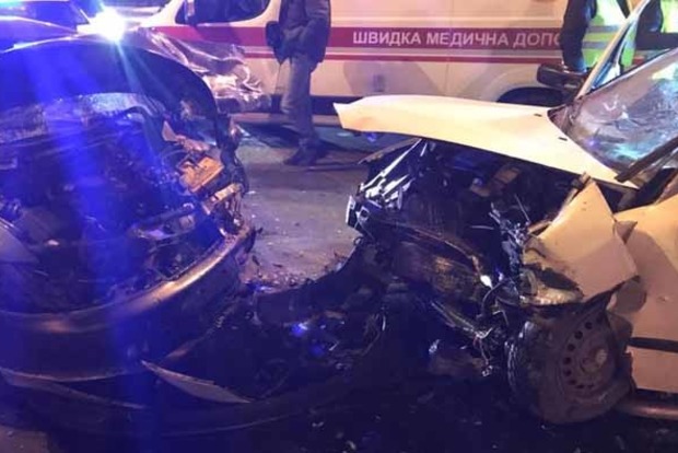 В жутком ДТП в Киеве пострадали два водителя и ребенок