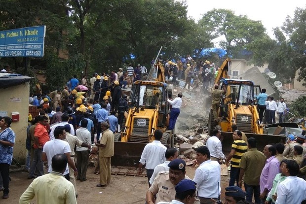 У Мумбаї обрушився будинок: 30 осіб можуть перебувати під завалами