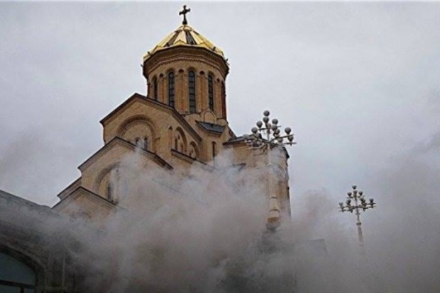 У Грузії загорівся найбільший православний храм