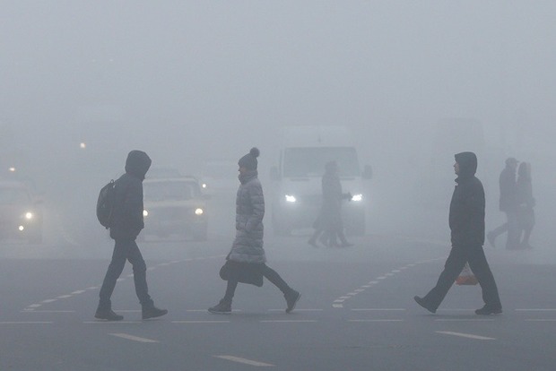 Киев окутал густой туман. Советы водителям